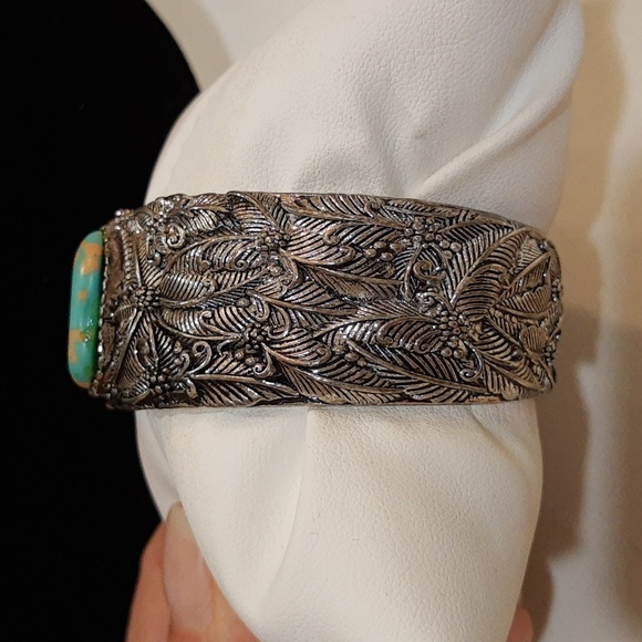 Sold - Picture 3 of 8